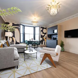 30 Castle Street Deluxe Apart-hotel
