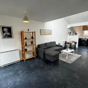 Victoria Street View Flat In Eb10 Apartment